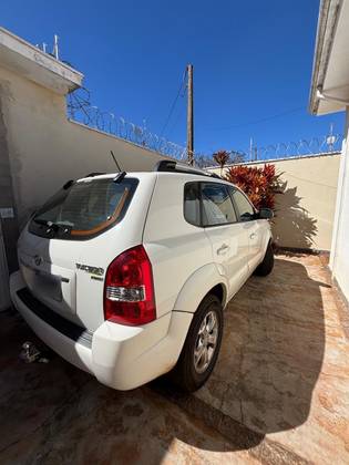 HYUNDAI TUCSON 2.0 MPFI GLS 16V 143CV 2WD FLEX 4P AUTOMÁTICO HYUNDAI TUCSON 2.0 MPFI GLS 16V 143CV 2WD FLEX 4P AUTOMÁTICO